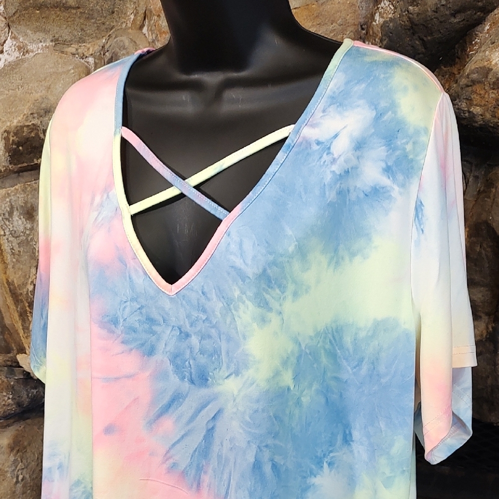 SHEIN Pastel Pink Blue Tie-Dye V-Neck Short Sleeve Top with Crisscross Straps - Picture 3 of 6